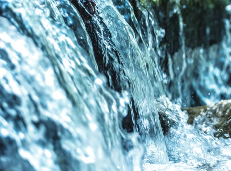 北アルプスの雪解け水