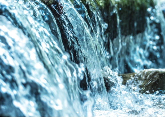 北アルプスの雪解け水