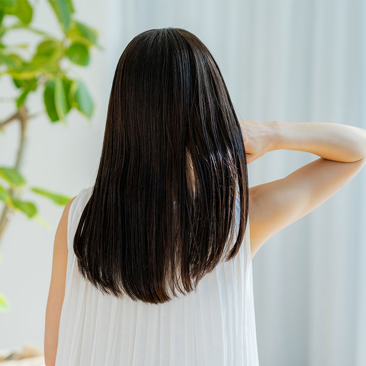 うねりの季節も、艶やかな“わたしらしい髪”で気分上々