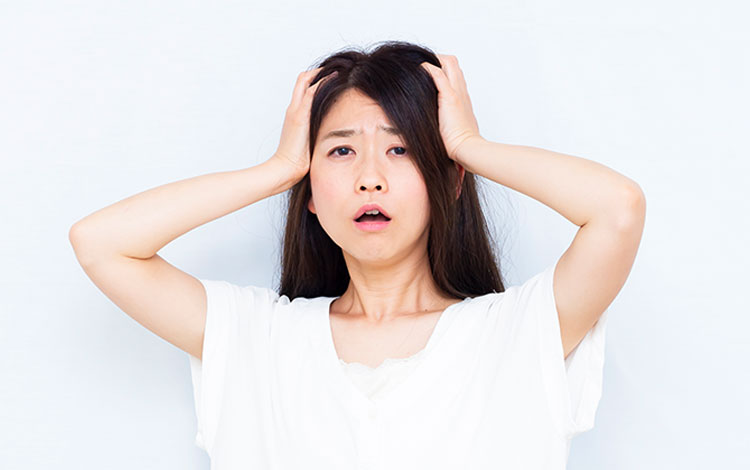 原因は「乾燥」と「皮脂の固まり」