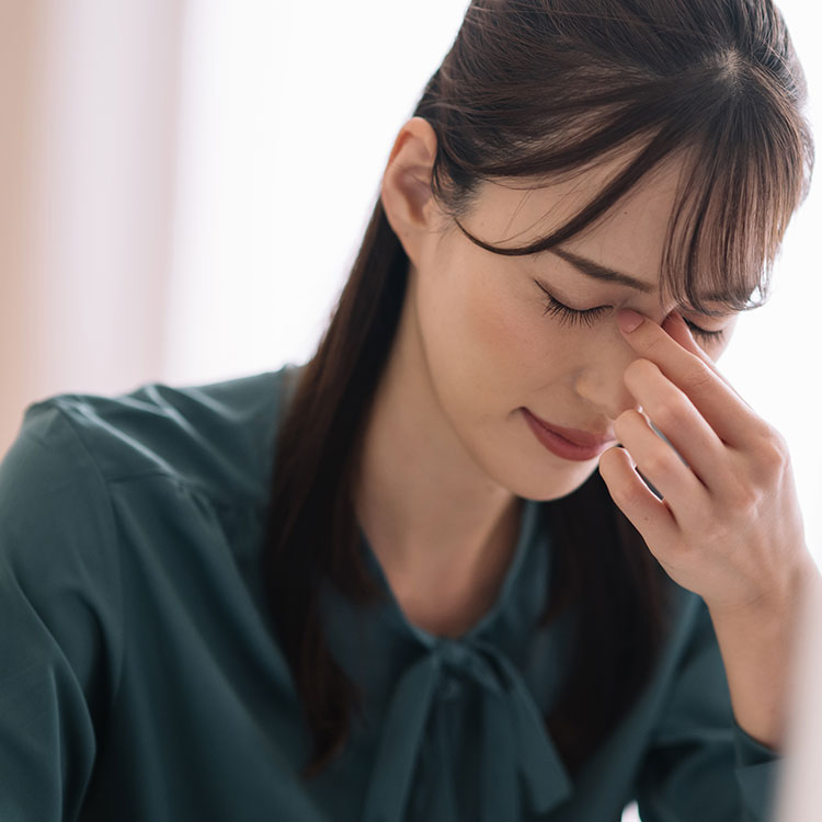 なんとなく重だるい…それって“頭皮のこわばり”が原因かも?