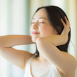 顔と同じように頭皮にも化粧水を！シュッとひと吹きで始める、「頭皮のスキンケア習慣」